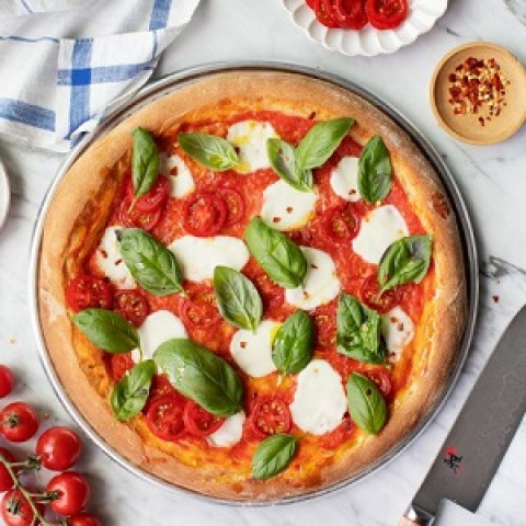 Margherita Pizza (add ons: Extra Cheese-Rs40/Extra chicken- Rs80)-Naas Cafe