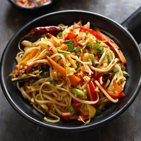 Chilli Garlic Noodle-Munchies Cafe